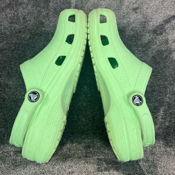 Crocs Classic Rubber Slip-On Comfort Clogs Unisex Mint - Women’s 6 - Picture 5 of 6